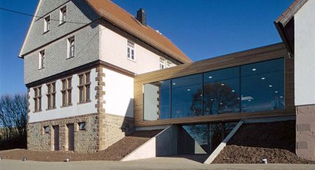 Kunststation Kleinsassen, Teilabriss, An- und Umbau eines Museums, Kleinsassen