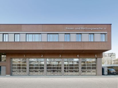 Eleganz in Nidenser Rot –Feuer- und Rettungswache 21