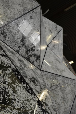 Hexagon im Stahlrahmen
