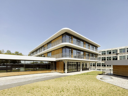 Mittelschule mit Sporthalle