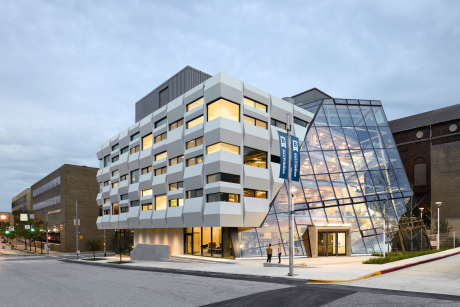 Robert L. Bogomolny Library, Universität Baltimore