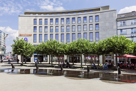 Neubau eines Geschäfts- und Bürogebäudes 