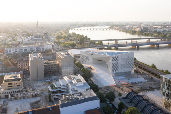 Betonloop am Ufer der Garonne