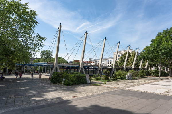 Ostmoderner Omnibusbahnhof