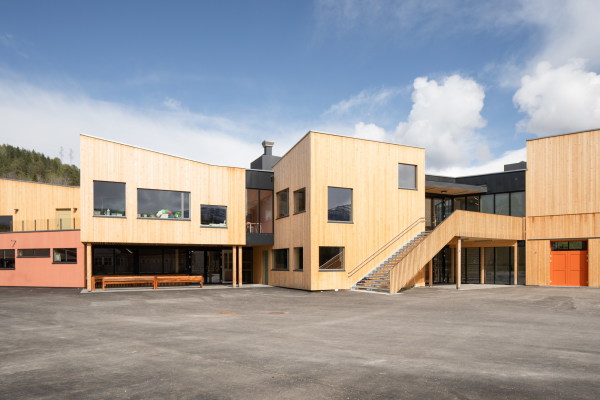 Die Schule im Dorf lassen