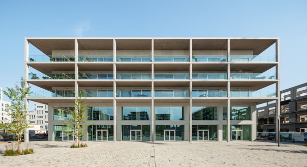 Ein Palast mit Bungalows
