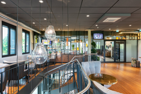 Cafe & Schulungszentrum
