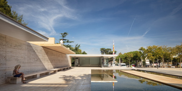 Holzanbau für den Barcelona-Pavillon