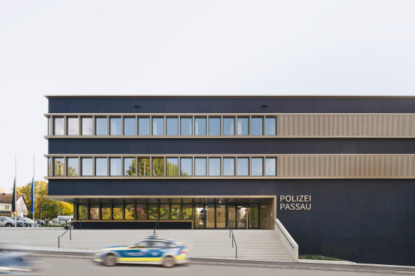 Nachtblau am Stadtrand
