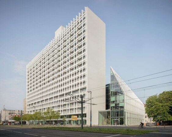 Neues Podium am Alexanderplatz