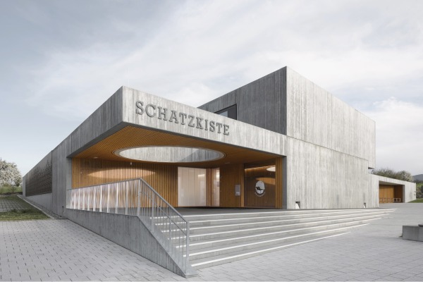 Zwischen Sichtbeton und Streuobstwiese