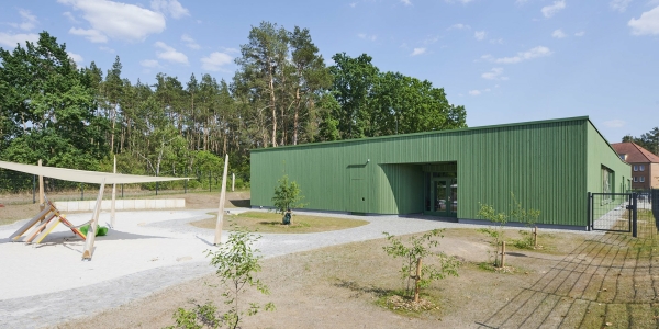 Resedagrüne Holzkiste