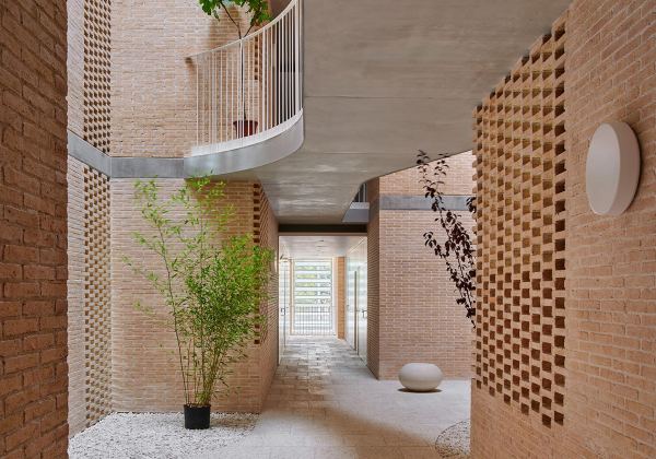 Lebendiges Atrium in Barcelona