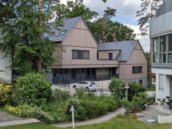 Längsbaukörper am Steilhang