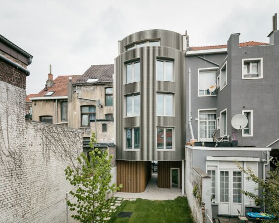 Klein und groß, in der Mitte ein Hof