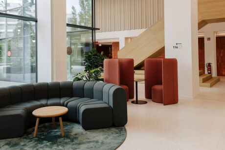 Hybrides Gastro-, Foyer- und Co-Working-Konzept