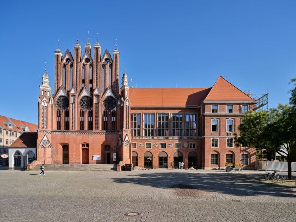 Aufgefrischtes Rathaus in Frankfurt (Oder)